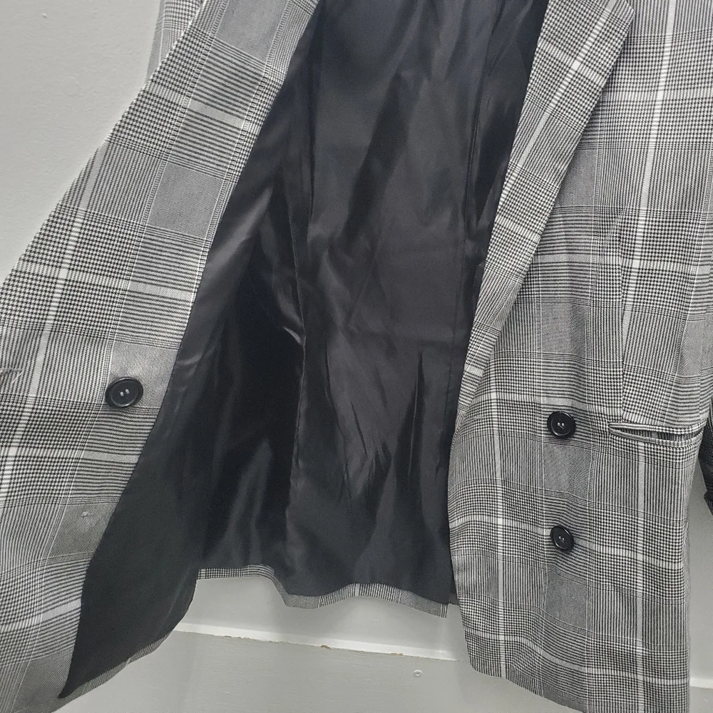 Double Breast Grid Pane Houndstooth Blazer w/ pockets! 8 - Picture 13 of 14